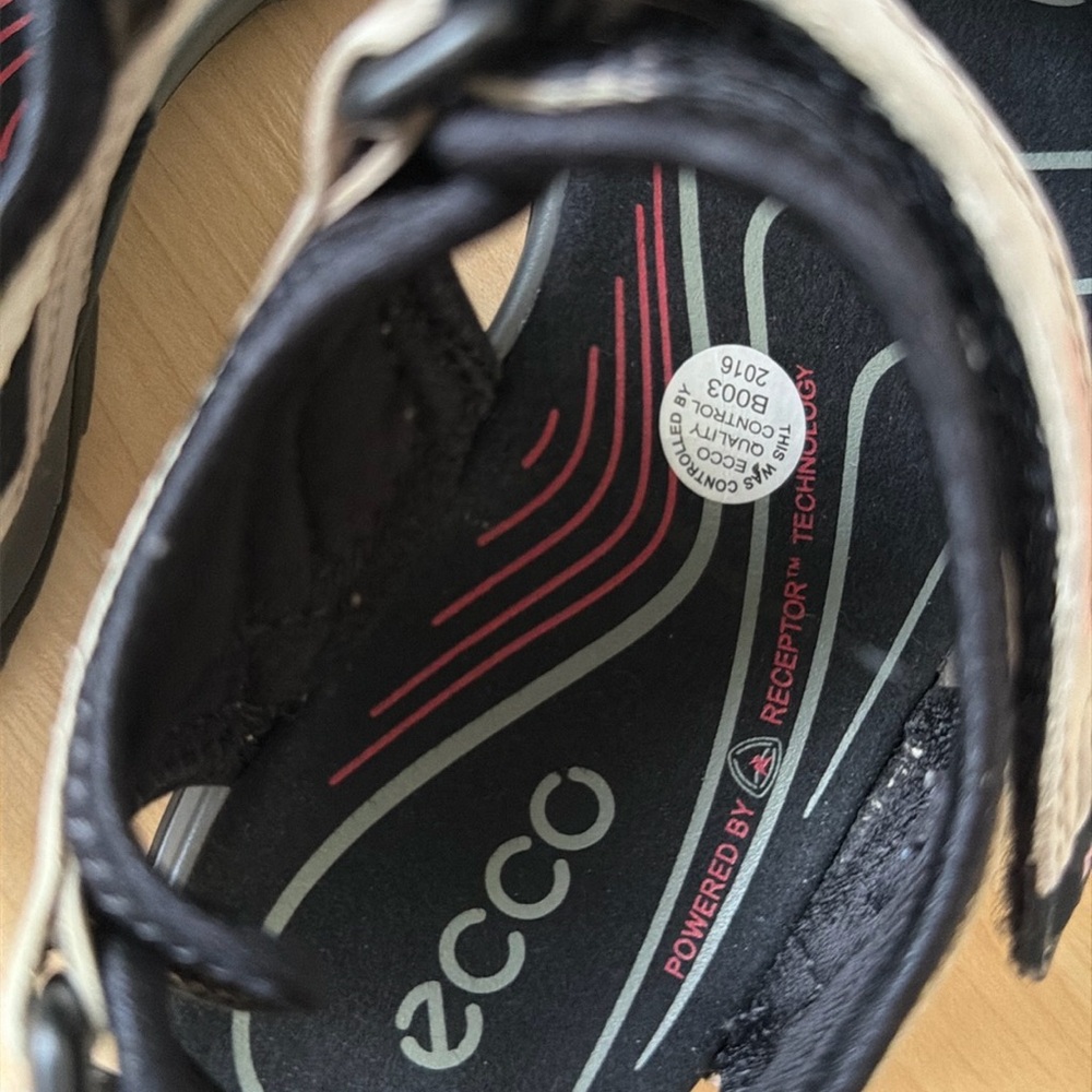 Ecco women’s sandals, size EU 36/ US 6 - Picture 9 of 10